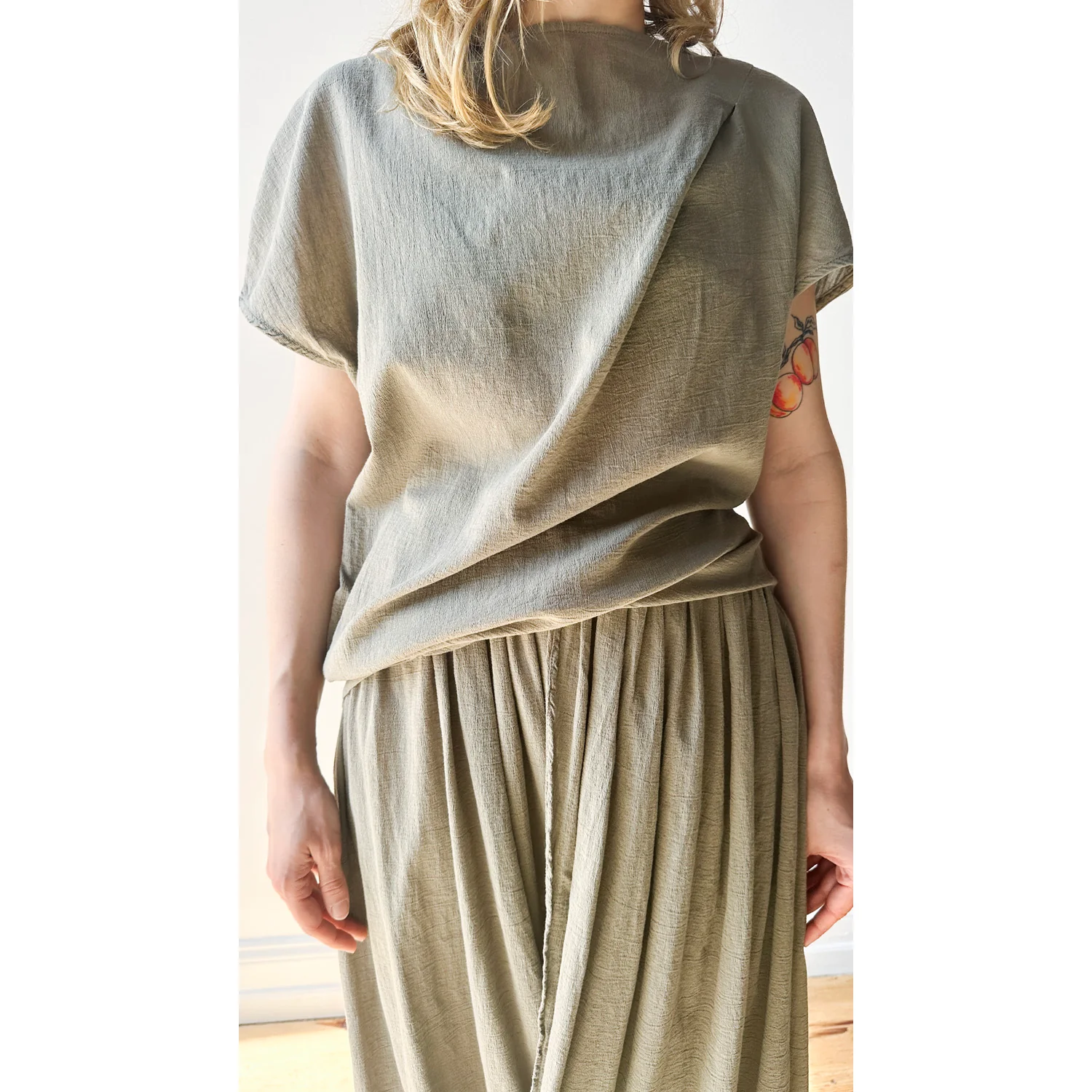 Black Crane Asymmetric Top in Cement - Image 4