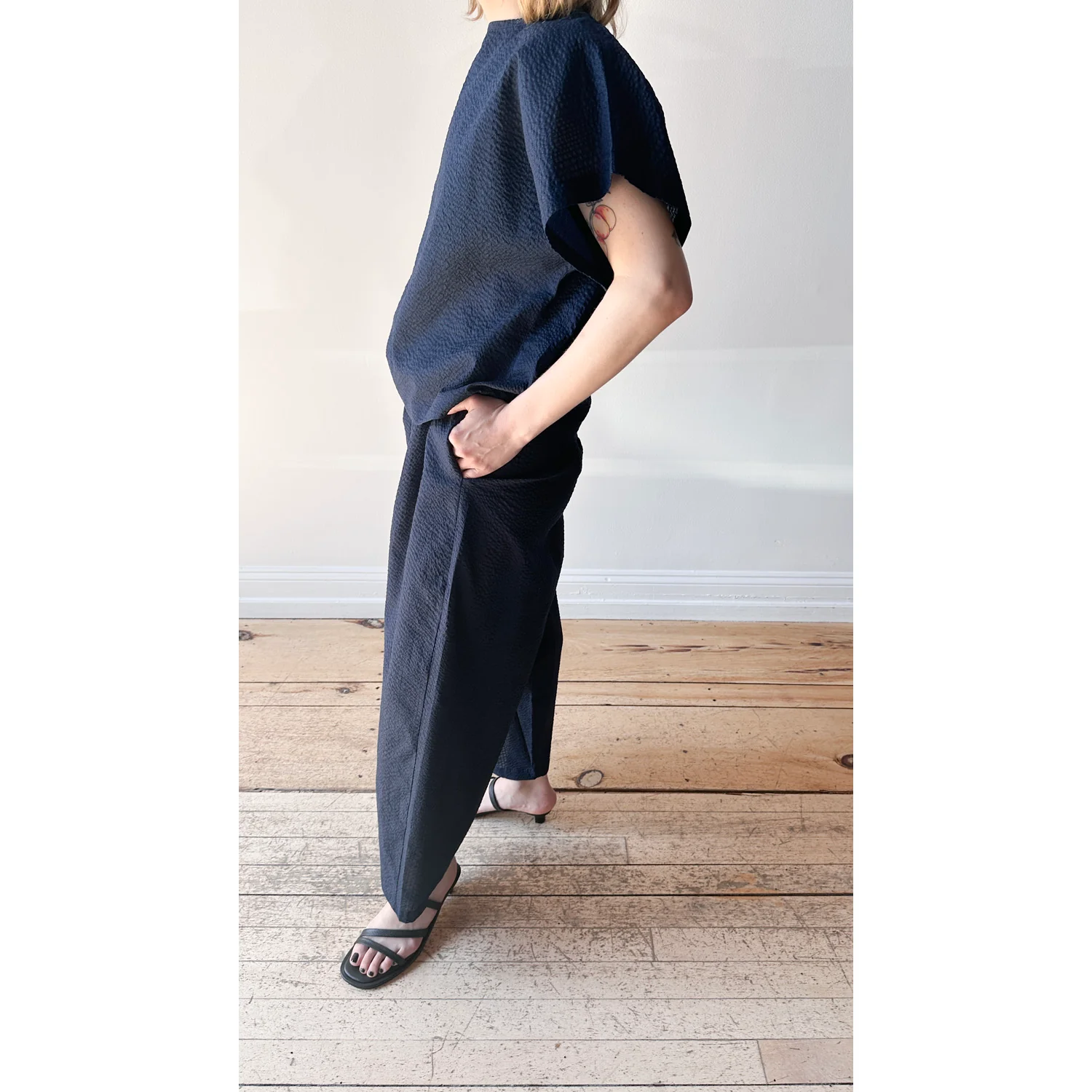 Black Crane Box Top in Micro Wave Texture Navy - Image 5