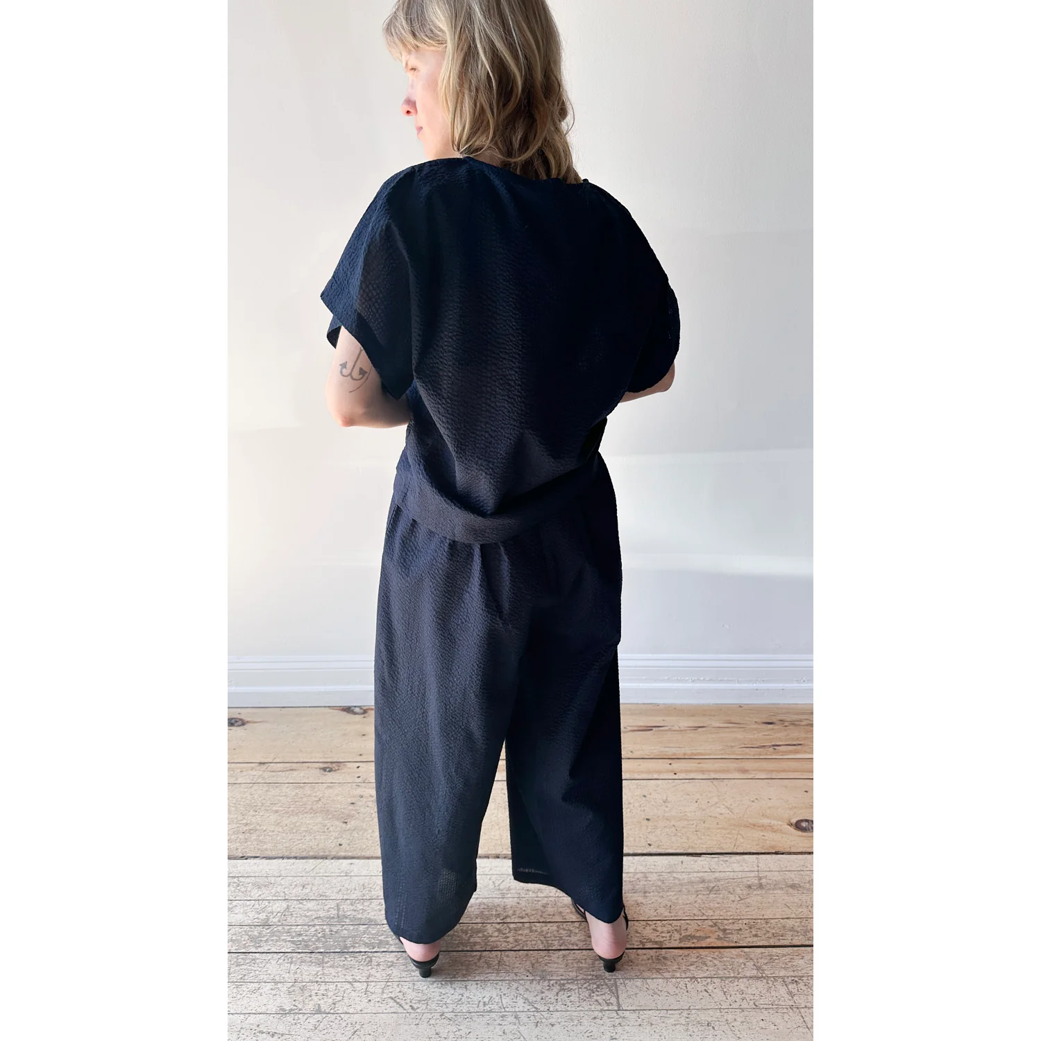 Black Crane Box Top in Micro Wave Texture Navy - Image 6