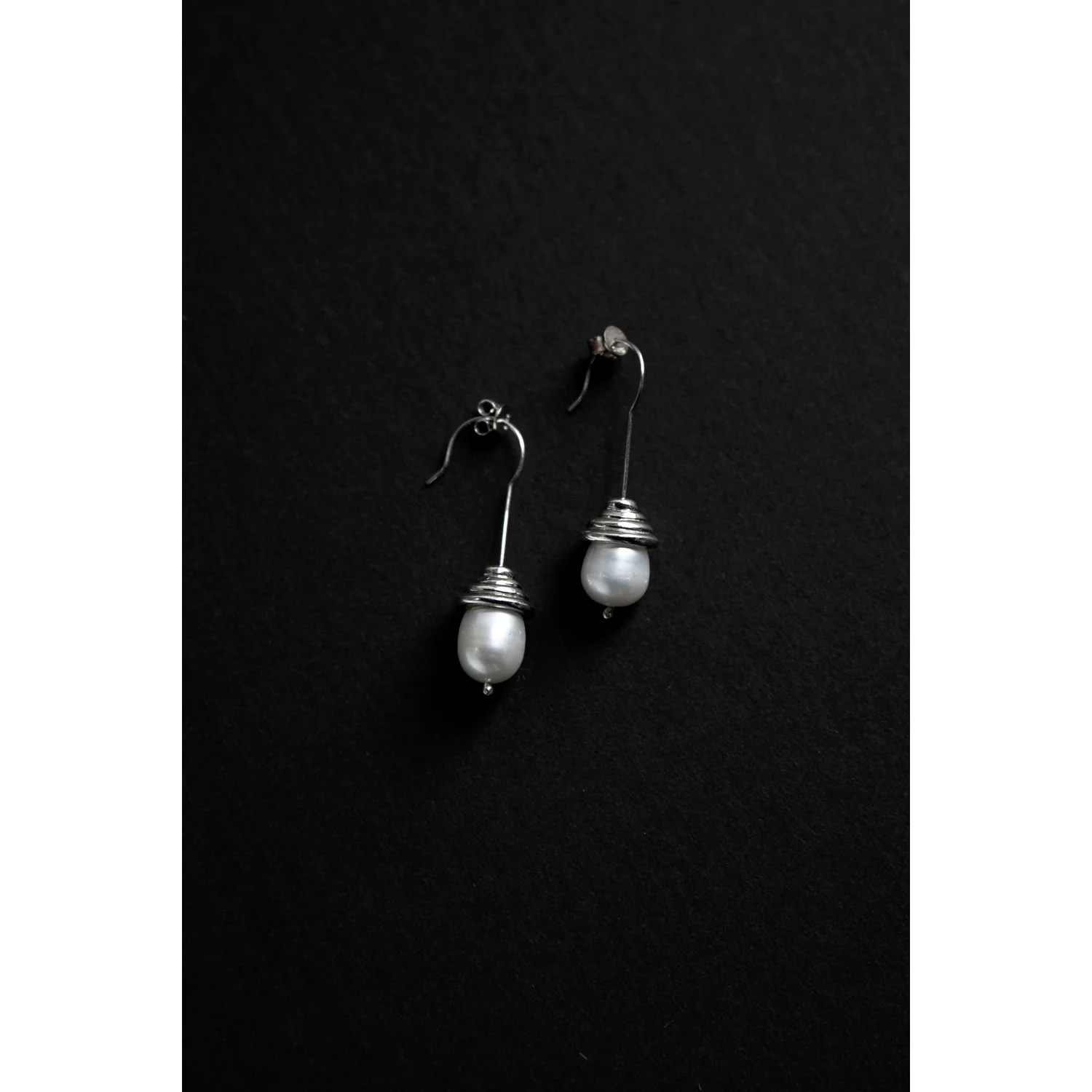 Daniella Samper Short Serpentine Earrings - Image 3