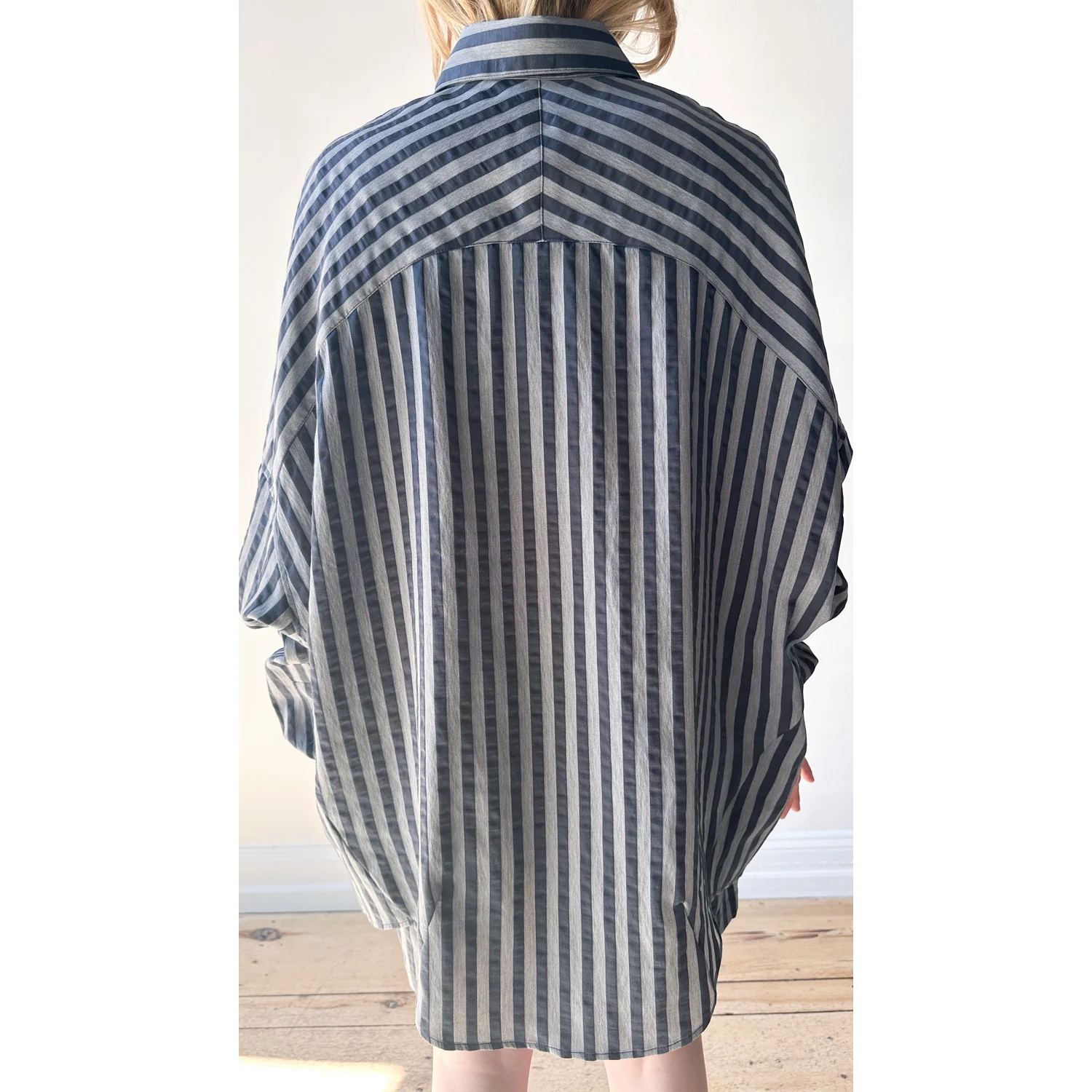 Grei Oversized IO Shirt in Wide Ripple Stripe Blue Mix - Image 9