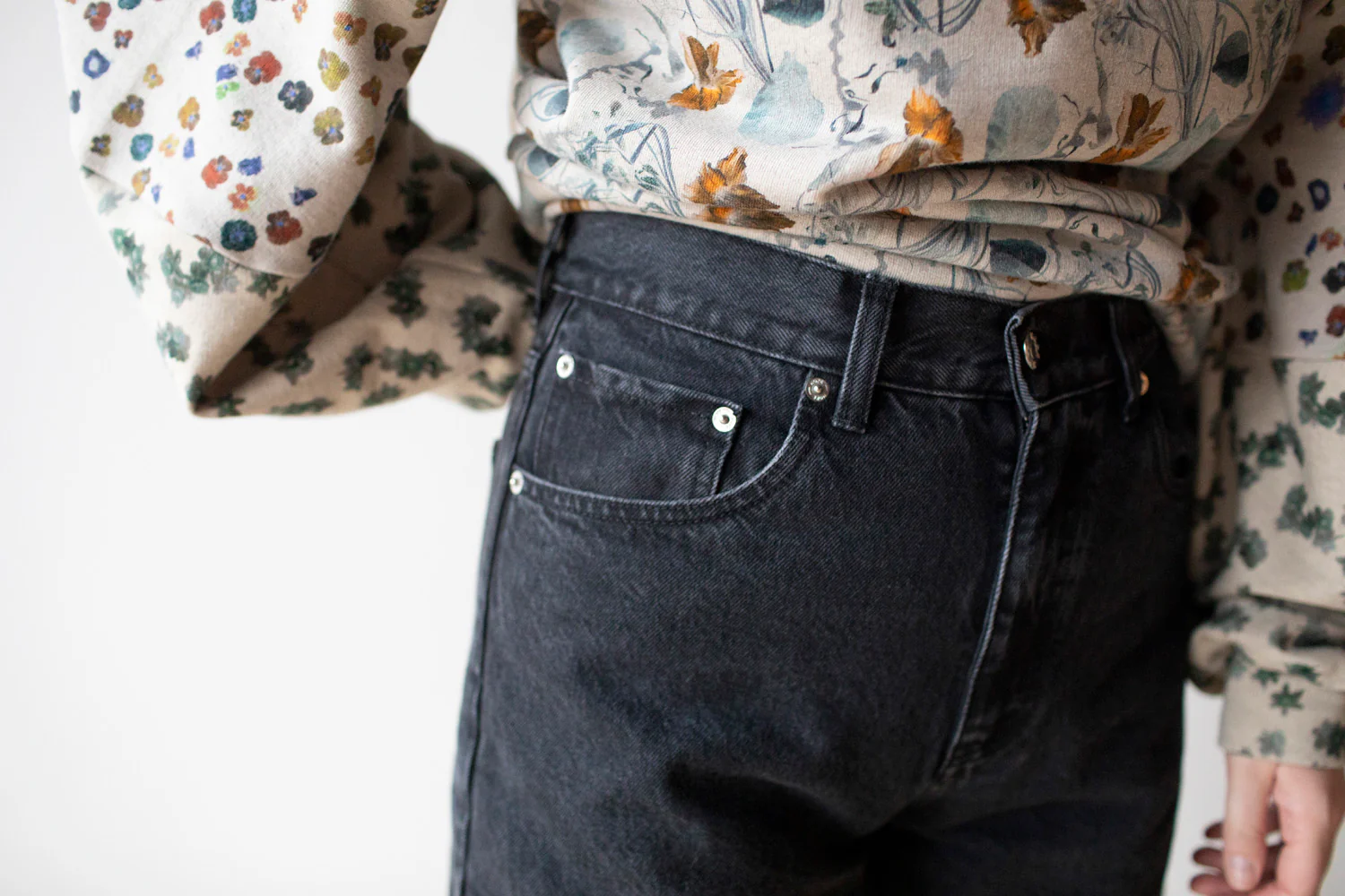 Hope Beat Jeans in Washed Black - Image 13
