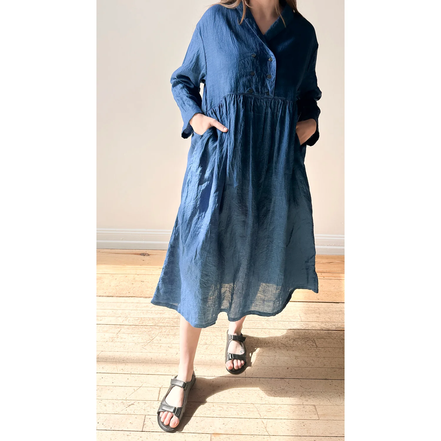 Ichi Antiquities Indigo Linen Woven Dress in Light Indigo - Image 4
