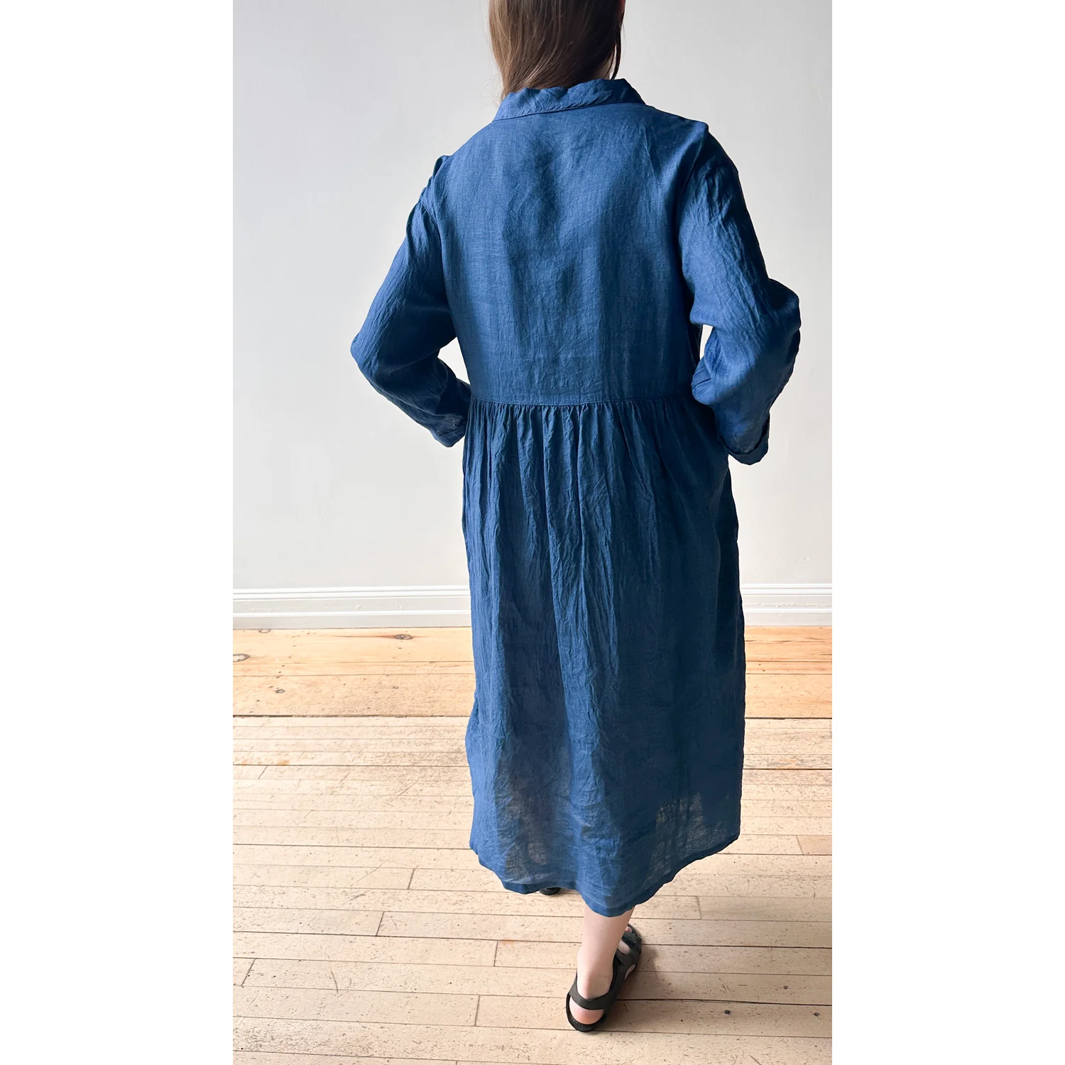 Ichi Antiquities Indigo Linen Woven Dress in Light Indigo - Image 8