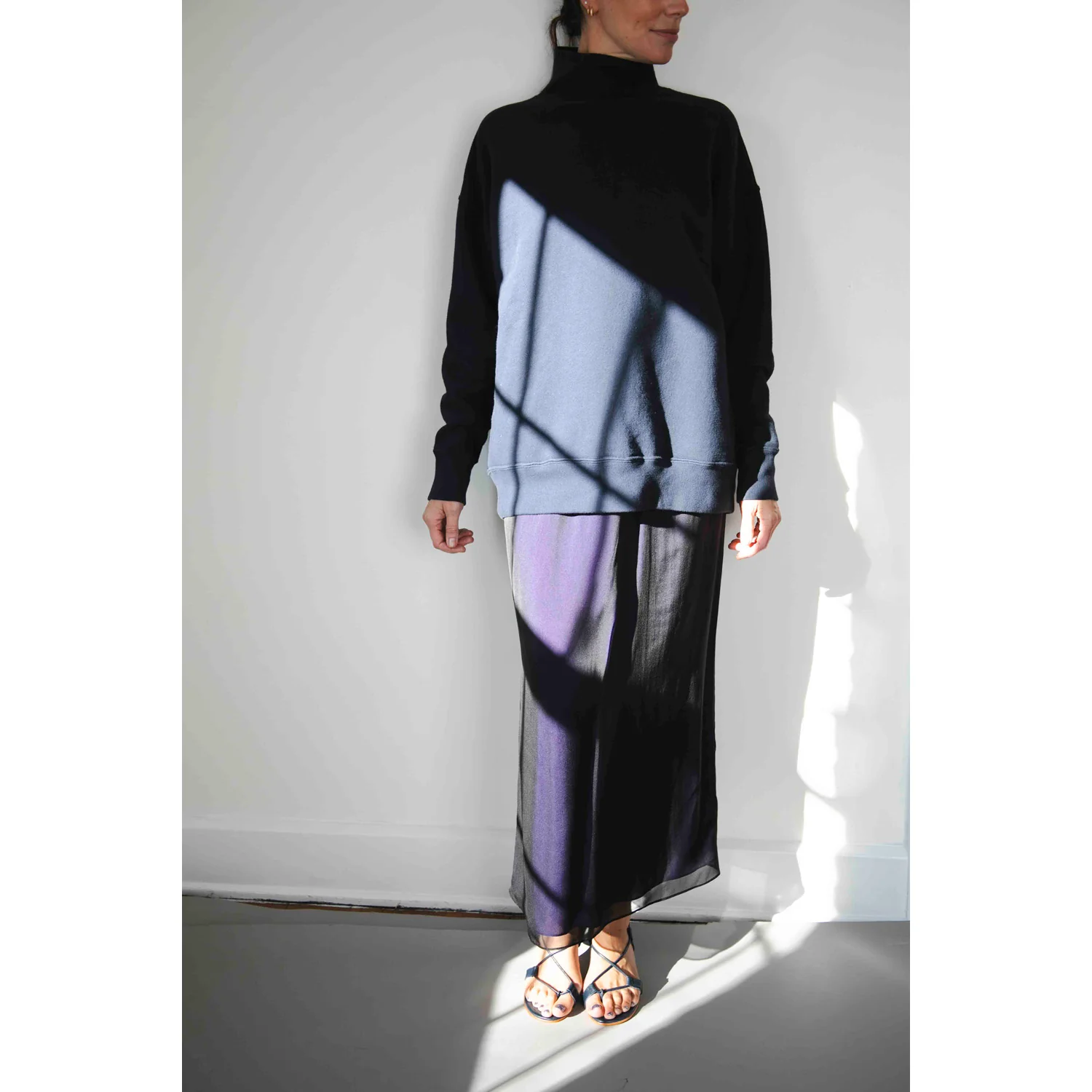 JUDITH Oversized Mockneck in Black - Image 4
