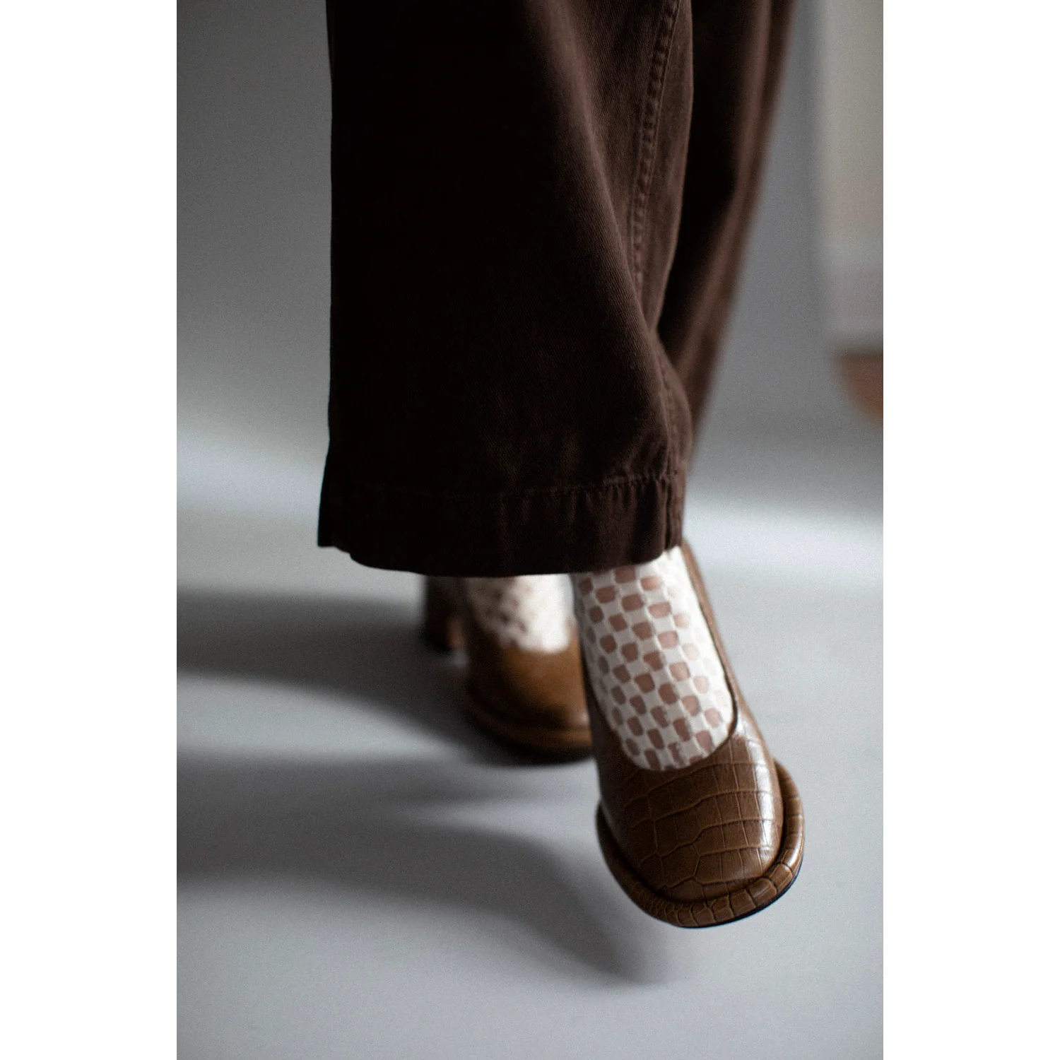 Lauren Manoogian Embossed Arch Pump in Tobacco - Image 11