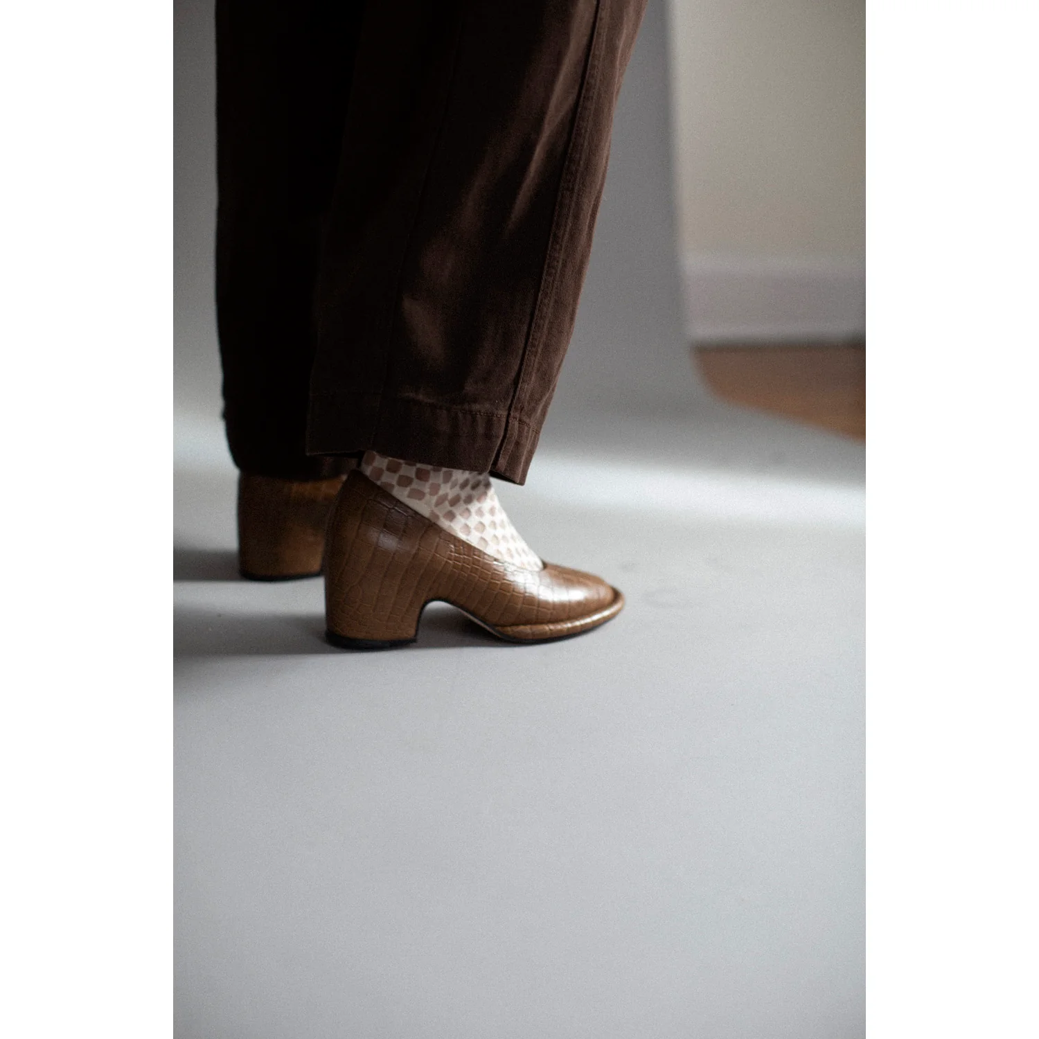 Lauren Manoogian Embossed Arch Pump in Tobacco - Image 12