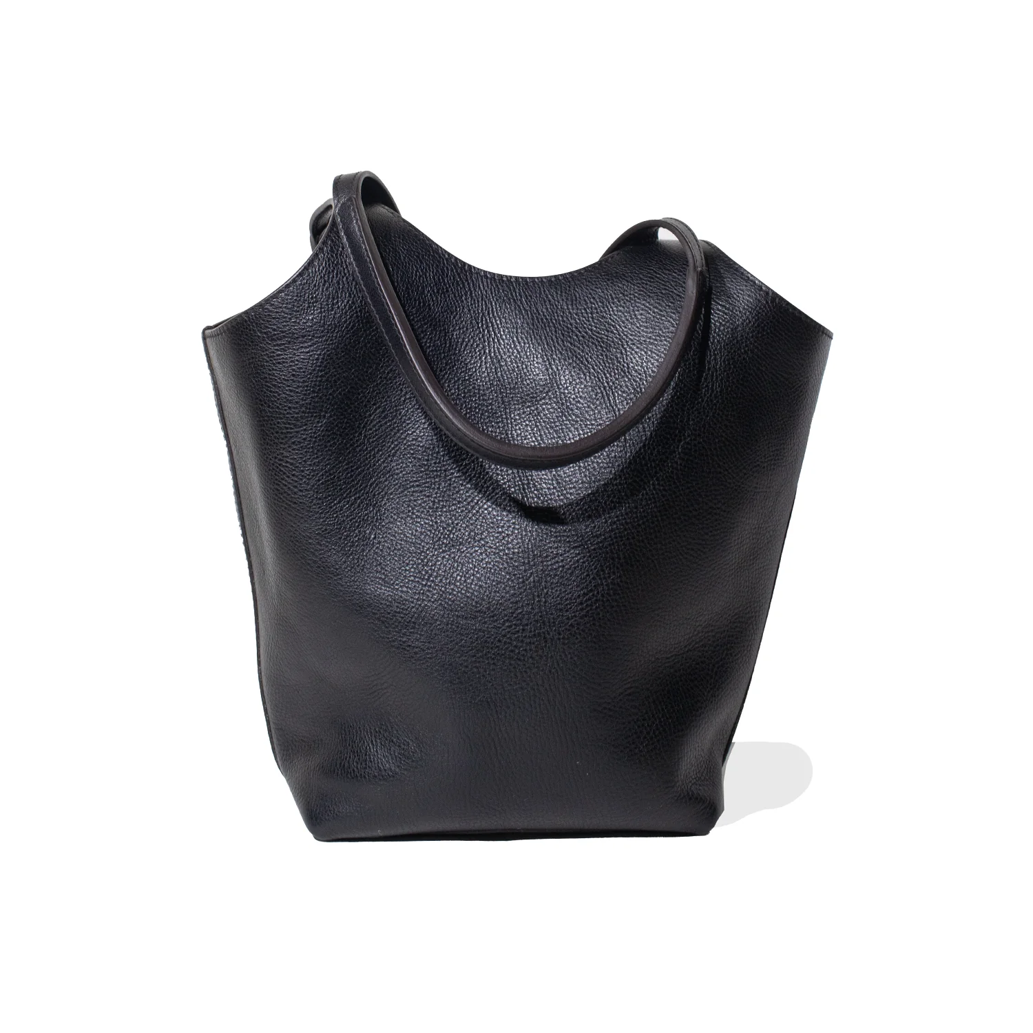 Lindquist Big Ama in Black - Image 2