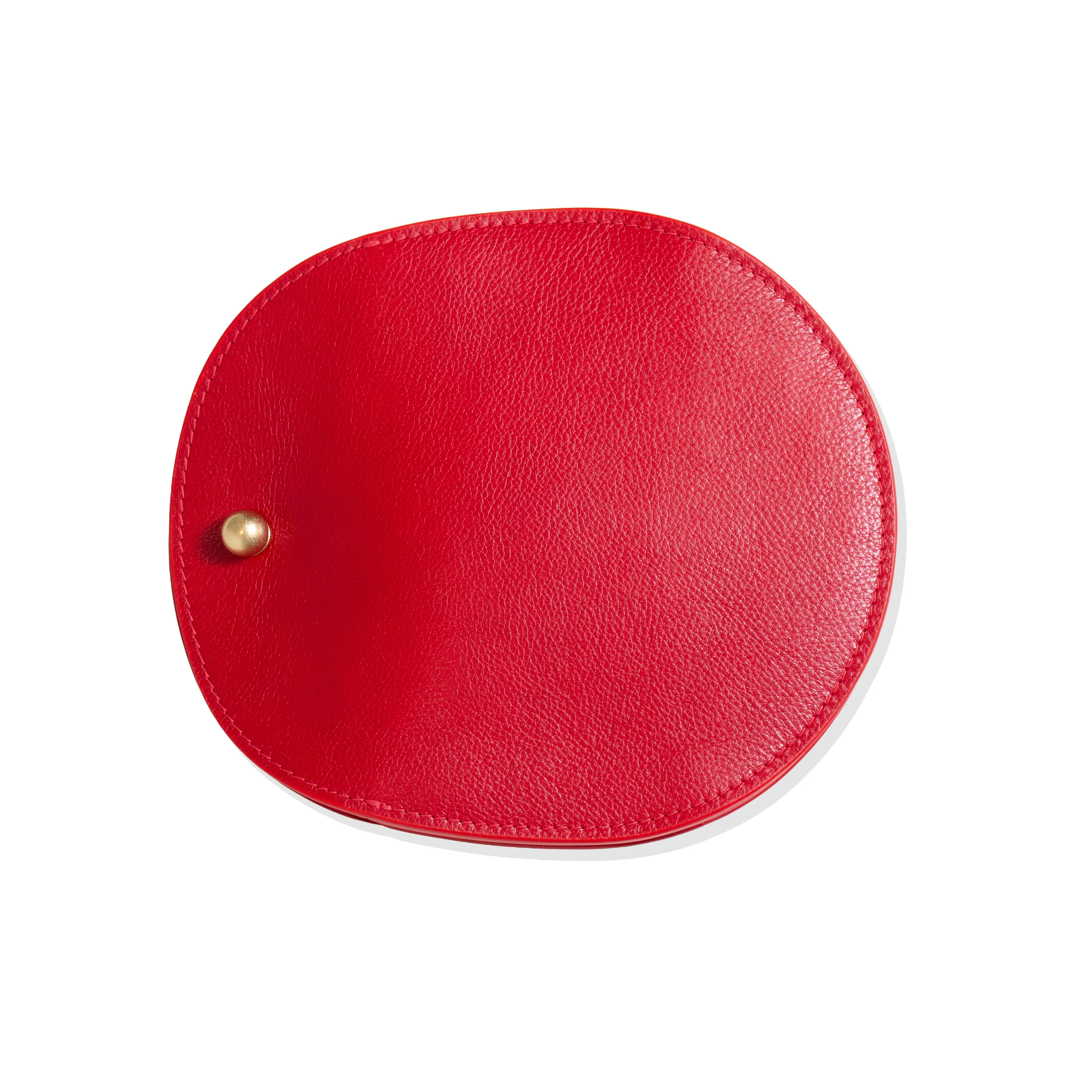 Lindquist Eggi in Carmine - Image 4