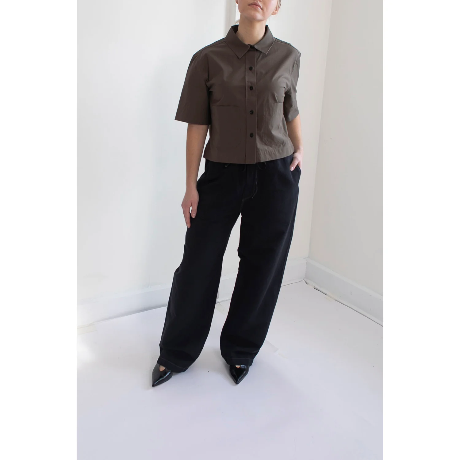 MHL. Cropped Uniform Shirt in Umber Sanded Cotton Poplin - Image 11