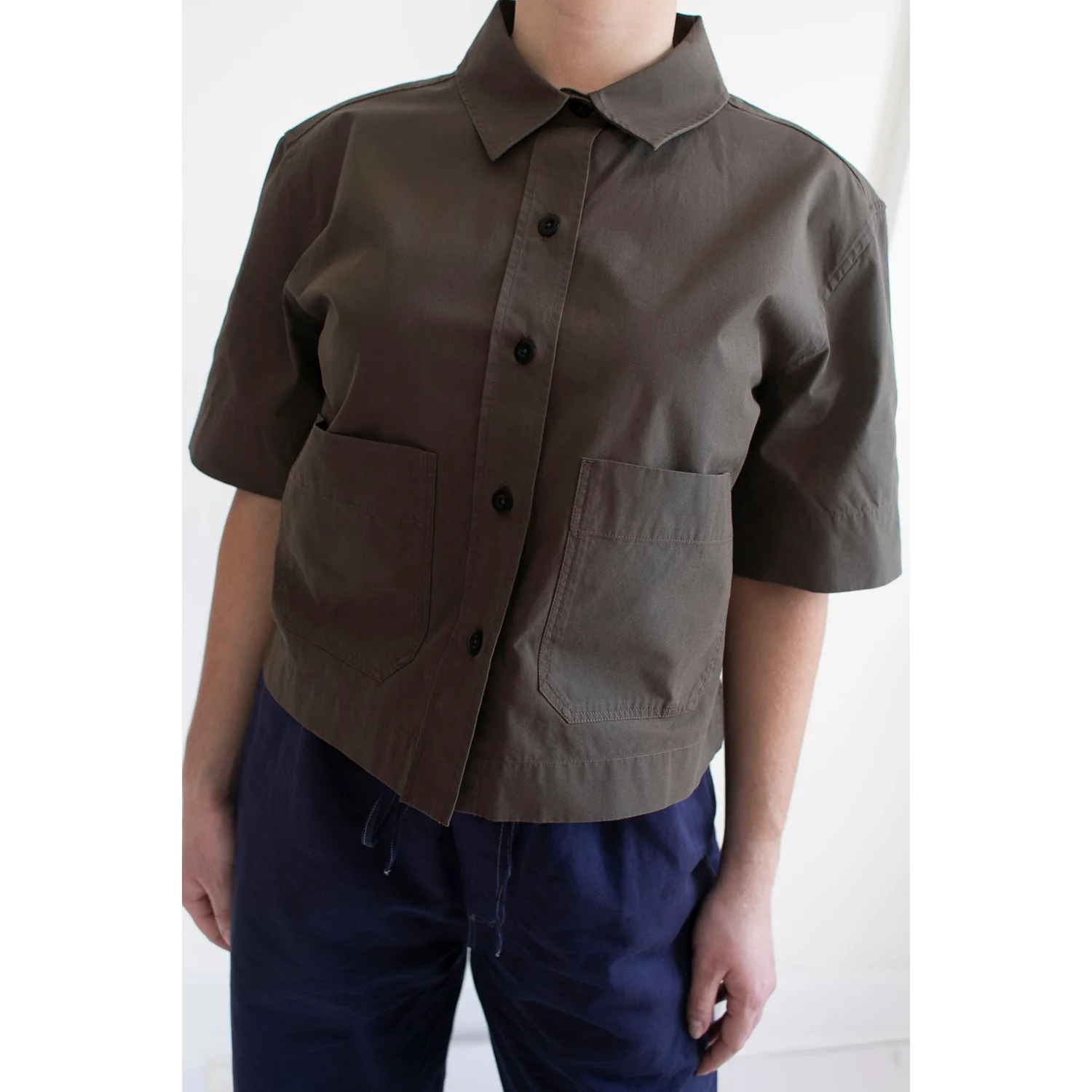MHL. Cropped Uniform Shirt in Umber Sanded Cotton Poplin - Image 5