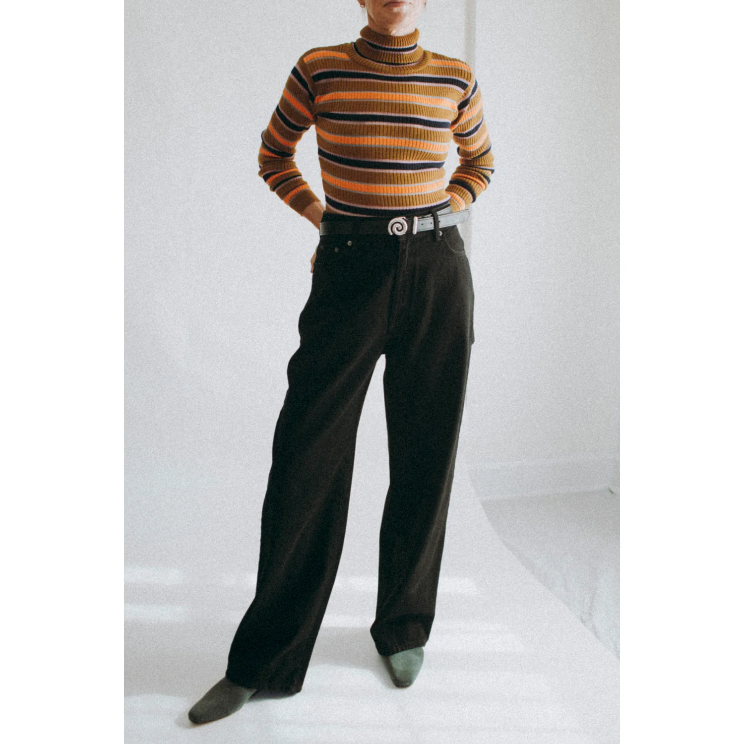 Nomia Drop Oversize Jeans in Black - Image 13