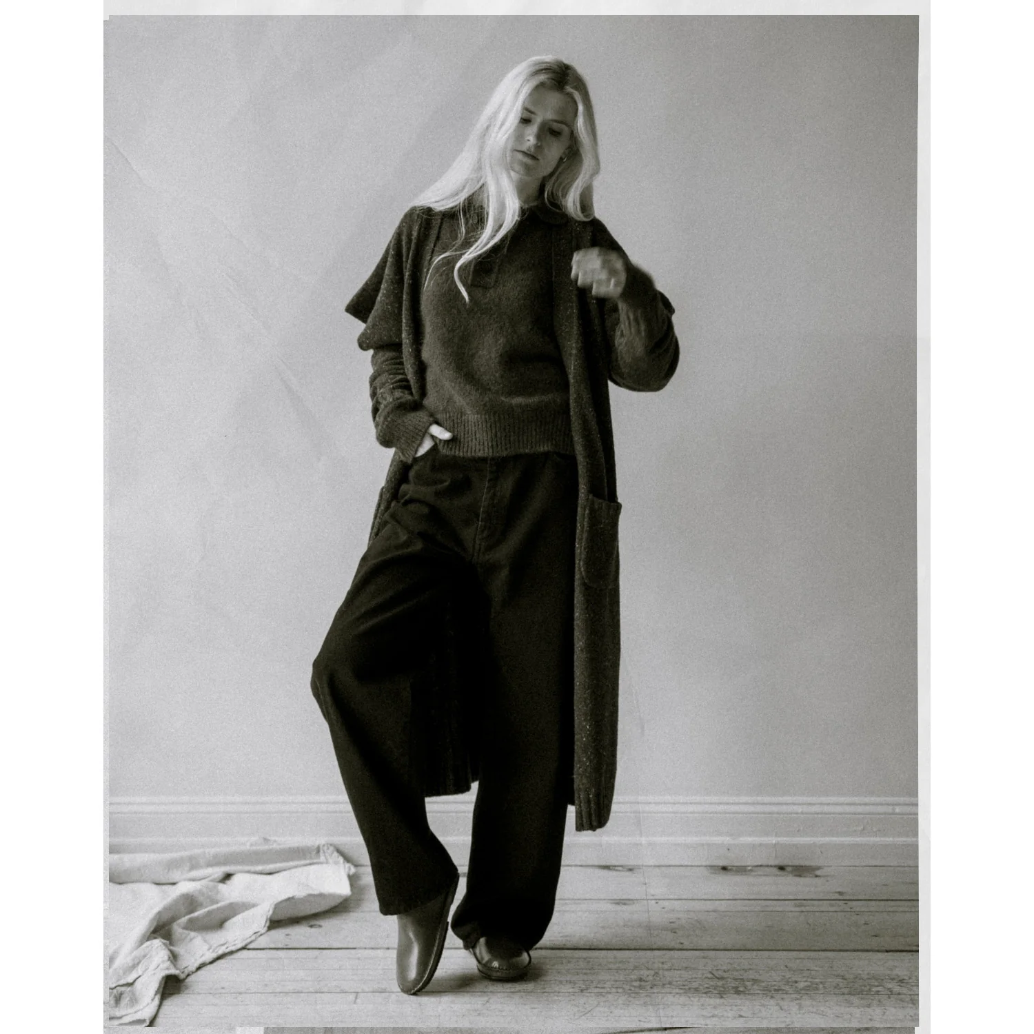 Nomia Drop Oversize Jeans in Black - Image 7