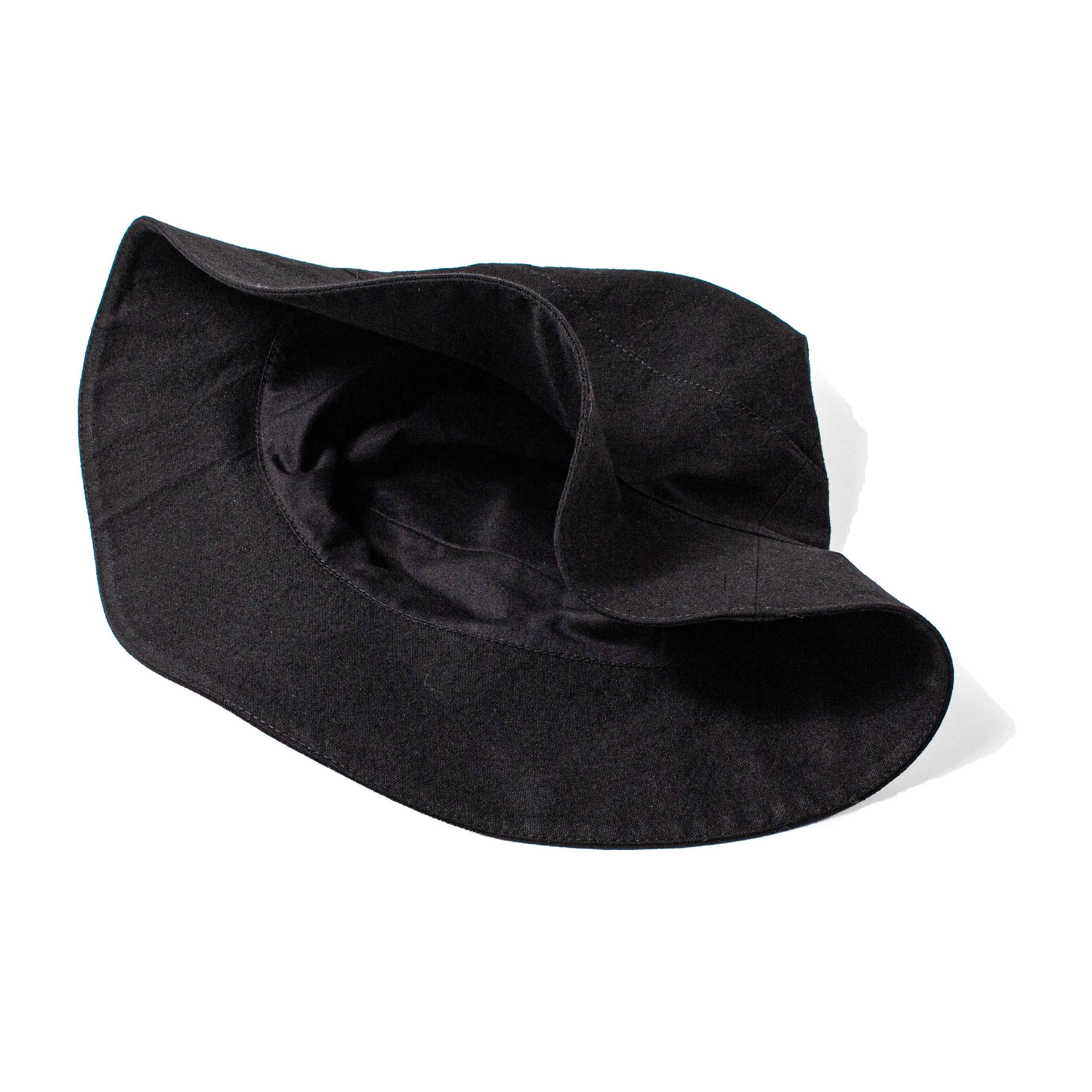 Tsuyumi Minimal Mid-Brim Hat in Black